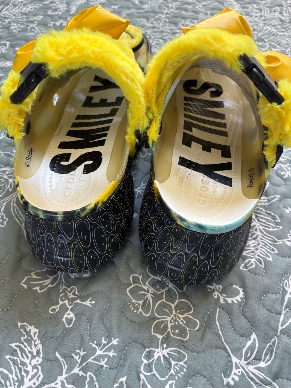 CROCS unisex BAE MENS 5 WOMENS 7  Smiley Bow Fuzzy Clogs 5/7 like NEW Platform - Picture 4 of 6